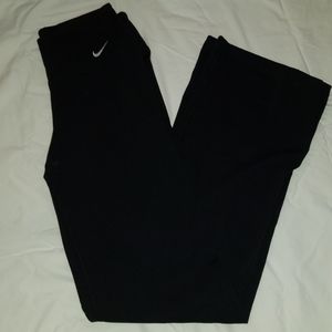 black nike yoga pants